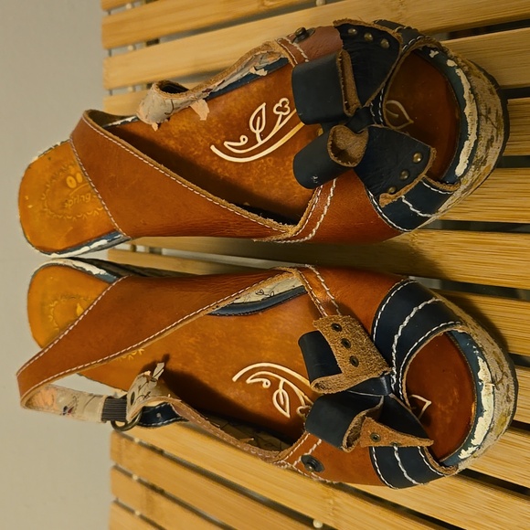 Spring step leather wedges with navy bows - Picture 4 of 7